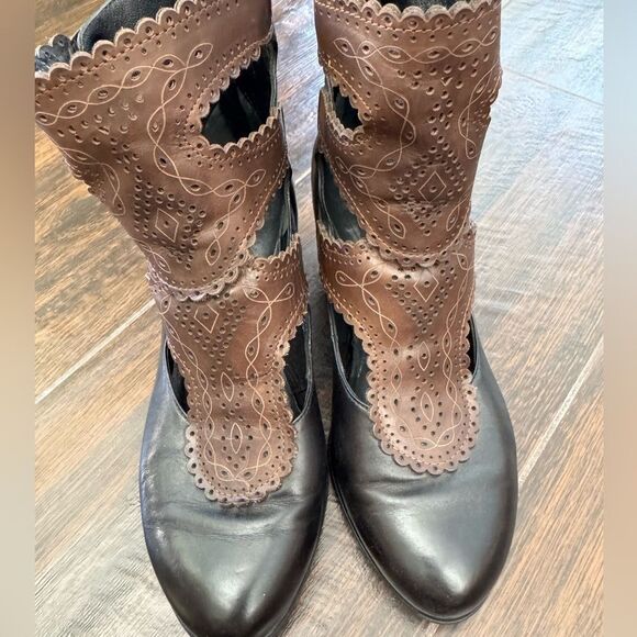 Anthropologie Everybody Chiseled Doily Leather Black Brown Filigree Boot EU 38.5 - Picture 1 of 11